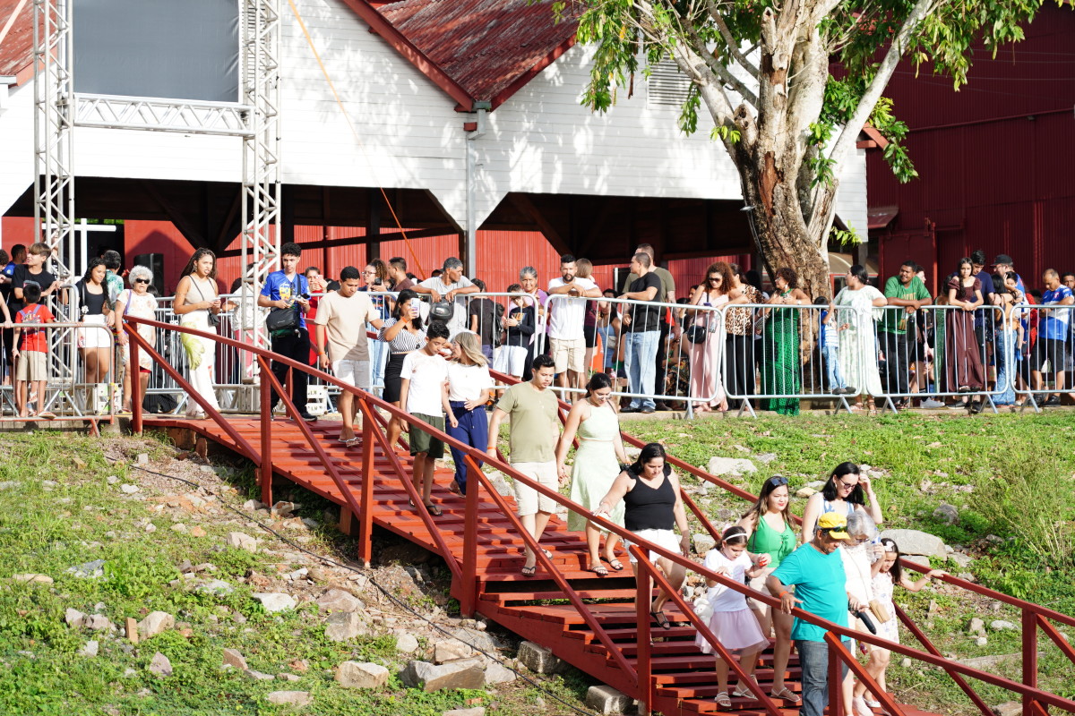 TURISMO - Barqueiros resgatam tradição de passeios pelo rio Madeira